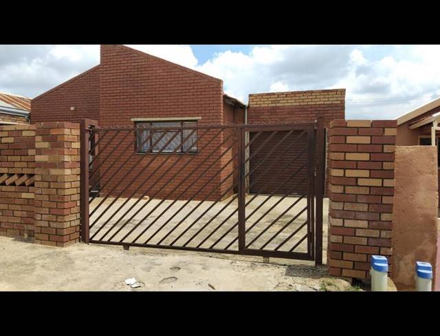 5 BEDROOM HOUSE FOR SALE IN MAOKENG